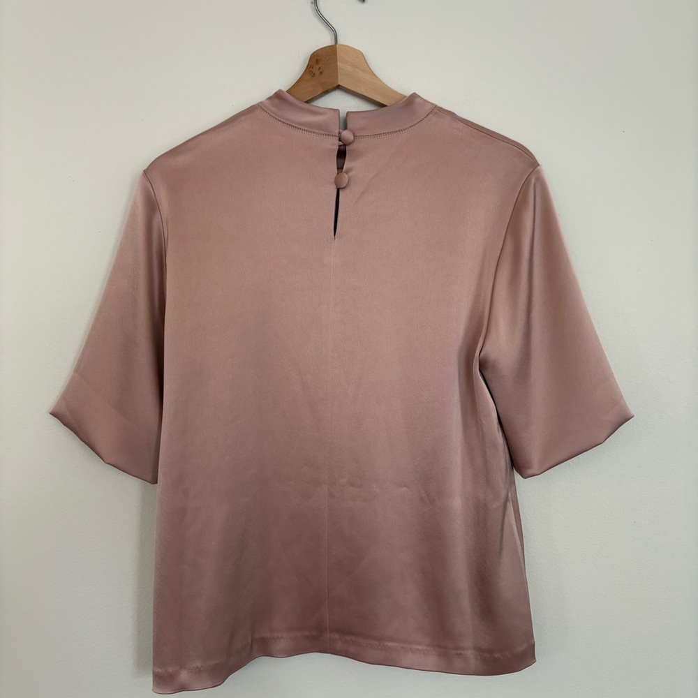 Nanushka || Kaden Satin‎ Boxy Tee in Himalayan Salt Light Pink Medium - Picture 4 of 8